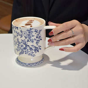 Taza de Cerámica de Porcelana Azul y Blanca Moderna de Gran Capacidad, Apta para Lavavajillas y Microondas, para Desayuno, Leche y Café, Venta al por Mayor de Fábrica DZ - Product Image 3