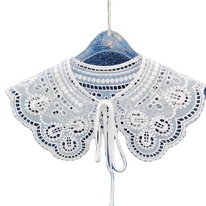 Nuevo diseño al por mayor <span class=keywords><strong>Organza</strong></span> bordado Diseño Camiseta cuello ahueca hacia fuera la flor atar hasta el cuello <span class=keywords><strong>de</strong></span> encaje - Product Image 1
