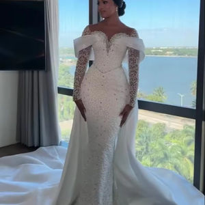 S0421L Nouvelle Robe de Mariée 2025 Moderne et Tendance, Coupe Ajustée, en Dentelle Lourde, Style Sirène, Amovible et Réversible, avec Broderie - Product Image 1