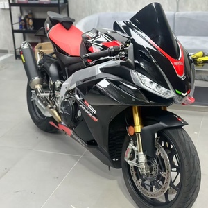 Moteur à quatre cylindres en V Apulia RSV4, essence, plusieurs modes de conduite, équipé d'un système de changement de vitesse rapide bidirectionnel - Product Image 2