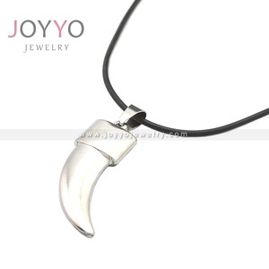 Nuovo stile pendente del <span class=keywords><strong>dente</strong></span> del Lupo della <span class=keywords><strong>collana</strong></span> di gomma <span class=keywords><strong>con</strong></span> il nero fibbia in acciaio inox - Product Image 6