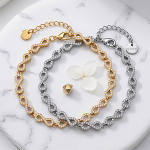 Bracciale Infinity Personalizzato in Acciaio Inox con Cristalli, Gioiello per Coppie, Impermeabile, Antiossidante, con Incisione Personalizzata, Regalo per Donne - Product Image 2