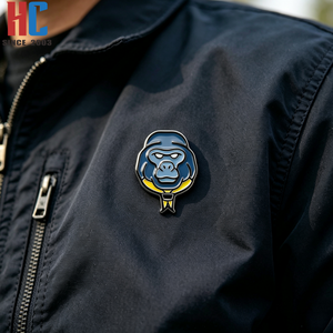 Badge en métal personnalisé, moderne, émaillé, noir et jaune, motif Club Gorilla (animal singe), broche de cravate, fabrication usine avec 20 ans d'expérience - Product Image 4