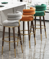 Moderner Luxus-Barhocker aus Rosa Samt mit Einzigartigem Doppelrollen-Rückenlehne, Schick Gepolstert mit Lackierten Beinen, Hohe Stühle Barhocker
