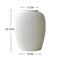 Vase à fleurs décoratif de table en céramique blanche sculptée à la main haut de gamme, style nordique japonais moderne