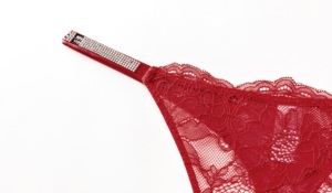 Tanga de mujer ultrafina y sexy con tiras de encaje y pedrería brillante LOVE, estilo transparente. - Product Image 3