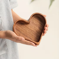 Boîte à fruits secs en bois en forme de cœur à 4 compartiments, boîte à collation pour fête, boîte à noix, boîte en bois pour cadeau