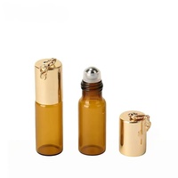 Luxuriöse 3ml 5ml 10ml Leere Zylindrische Bernsteinfarbene Glasrollerflasche mit Kreuzanhänger für Parfüm, Ätherische Öle und Kosmetikverpackungen