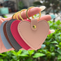 Porte-clés en forme de cœur multicolore, breloque de sac en PU, porte-clés de voiture avec logo personnalisé, idéal pour les cadeaux promotionnels d'entreprise