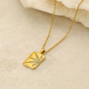 Collier Pendentif Classique en Acier Inoxydable Plaqué Or 18K avec Zircon Anti-Décoloration pour Femme - Product Image 3