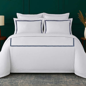 Ensemble de housse de couette bleue à perles |   Literie en tissu doux de luxe, design perlé à la main, élégante housse de couette bleue pour chambre à coucher - Product Image 1