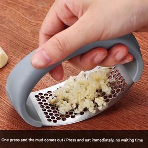 Presse-ail manuel en acier inoxydable, outil de cuisine pour hacher, émincer et préparer les aliments - Product Image 2