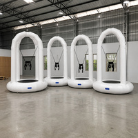 Structure gonflable commerciale en PVC blanc avec jeux de saut, cordes de saut et trampoline
