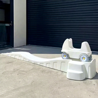 Manège d'extérieur pour enfants tout blanc, jeu de montée et descente en trois étapes