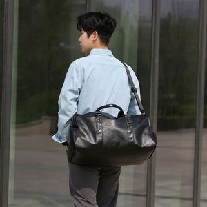 Sac de sport en cuir PU personnalisé avec logo, grande capacité, pour femmes, avec compartiment à chaussures, imperméable, sac de voyage pour la nuit - Product Image 5
