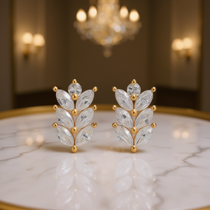 E1693 Orecchini a Perno in Cristallo Oro Bianco, Forma di Pianta con Incastonatura a Griffe, Gioielli di Lusso da Sposa per Donne - Product Image 2