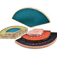 Plateau de présentation carré octogonal en velours avec motif floral pour rangement de bracelets, idéal pour la présentation de bijoux et les diffusions en direct (vente en gros)