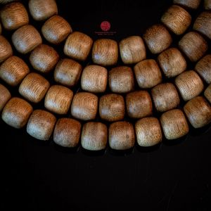 Pulseras de 108 cuentas de madera de agar de 10 mm, Mala de madera natural hecha a mano, joyería budista para meditación - Product Image 4
