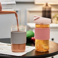 Mug en verre borosilicate transparent à large ouverture de 12 oz et 15 oz avec manchon en silicone et paille dissimulée pour café glacé et boissons froides