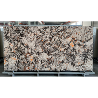Dalle en pierre frittée MT Stone White Black avec taches orange pour carrelage de sol, plan de travail et comptoir