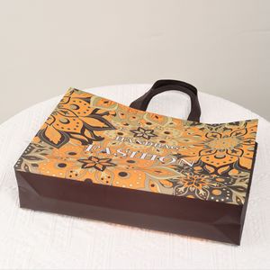 Sac fourre-tout non tissé Xinsen, laminé, impression personnalisable, sac cadeau promotionnel pour l'emballage des vêtements en magasin - Product Image 3