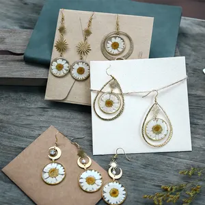 Hot Selling Boho Style Bohemian Handmade Gold Filled Resin Daisy Floral Pendant Earrings Hook Set