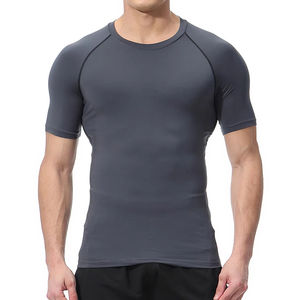 Vente en gros de chemises de surf pour hommes de haute qualité, manches courtes, protection UV, rash guard, vêtements de sport à séchage rapide pour les sports nautiques - Product Image 1