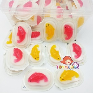 Venta al por mayor Halal nueva carpa gelatina pudín caramelo afrutado dulce pescado forma <span class=keywords><strong>ingredientes</strong></span> azúcar botella embalaje - Product Image 2