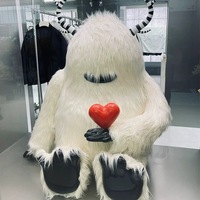 Statue de mascotte en fibre de verre floquée sur mesure, grande taille, pour vitrine de magasin, point photo, merchandising visuel, monstre poilu de dessin animé