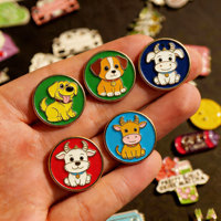 Autocollants en émail souple gravés sur mesure en arabe et badges de ville pour la décoration de téléphones et les cadeaux culturels.