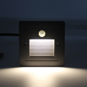 Lampe murale extérieure LED carrée blanc chaud 3500K étanche 110-240V à montage en surface, lumière de jardin en alliage d'aluminium, garantie 10 ans - Product Image 3