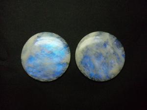 Pierre de lune arc-en-ciel naturelle ronde dos plat cabochons de taille calibrée pierres précieuses de guérison en vrac au prix d'usine en gros - Product Image 2