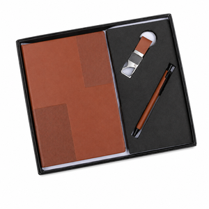 Set de Regalo Corporativo de Cuero Marrón Premium que Incluye un Cuaderno Resistente, un Elegante Llavero Metálico y un Bolígrafo a Juego - Product Image 1