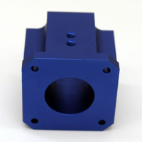 Boîtier carré en aluminium anodisé usiné sur mesure par CNC, bloc en aluminium à cavité cylindrique usiné avec précision pour équipement d'automatisation