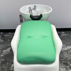 Sillón de Peluquería Moderno de Alta Gama con Lavabo de Cerámica y Tapicería de Cuero, Diseño Duradero - Product Image 3