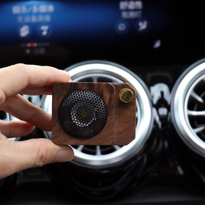 Diffuseur d'huiles essentielles pour voiture en noyer noir rétro, diffuseur de parfum pour grille d'aération, décoration de voiture en bois - Product Image 1