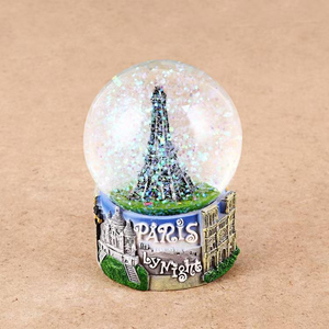 Globo de Nieve Personalizado Moderno, Bola de Agua de Resina Artesanal, Decoración Navideña, Regalo de Navidad y Cumpleaños, Mini Globo de Nieve de Cristal con Castillo 3D - Product Image 3