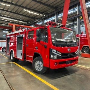 Nuevo Camión Cisterna <span class=keywords><strong>de</strong></span> Bomberos Dongfeng <span class=keywords><strong>de</strong></span> 4 Toneladas, 4000L, Euro 3/5, Diésel, 4x2, Rojo, Cabina 2+3, Tanque <span class=keywords><strong>de</strong></span> Agua, Manual, 15m <span class=keywords><strong>de</strong></span> Alcance - Product Image 1