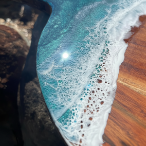 Nouvelle arrivée Planche à fromage avec un design unique fait à la main et une poignée en bois de caoutchouc et résine époxy Planche à découper - Product Image 1