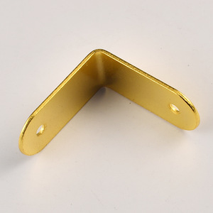 Soporte de Esquina de Acero al Carbono Chapado en Oro de 39x18mm, Resistente para Uso en Interiores - Product Image 2
