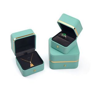CHEN LU Scatola Portagioie Quadrata in Pelle PU di Lusso Leggero, Fatta a Mano, per Proposte di Matrimonio, Conservazione Collane <span class=keywords><strong>e</strong></span> Confezione Regalo - Product Image 4