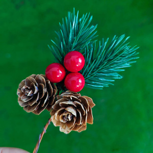 Conos de Pino Artificiales Navideños de Fábrica YUELIAN, Ramitas de Bayas Rojas Simuladas, Agujas de Pino Simuladas, Ecológicos, No Tóxicos, Reutilizables y Duraderos - Product Image 3