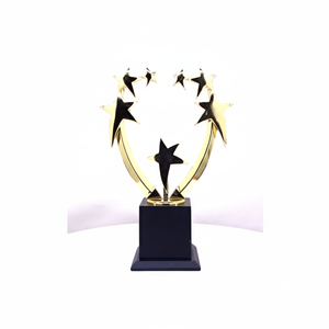 Trofeo de premio con diseño de arco multiesteras, acabado dorado y base sólida para reconocimiento de ventas y logros corporativos - Product Image 1
