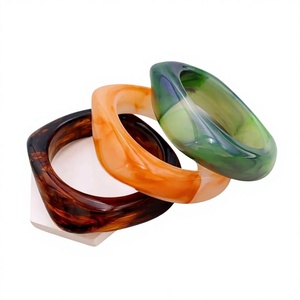 Bracelets en résine faits à la main colorés avec des motifs artistiques, bijoux modernes pour femmes et filles, à porter au quotidien et pour les fêtes - Product Image 1