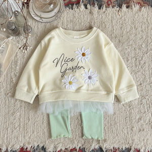 Yeni Tasarım Moda Bebek Kız Giysileri İlkbahar Sonbahar Tatlı Harf Baskılı Çiçek İşlemeli Dantel Etekli Üst + Düz Renk Pantolon Pamuklu Takımlar - Product Image 5