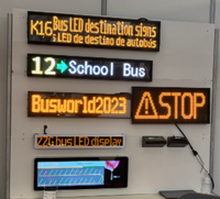 Signe de destination LED sur le bus et le train