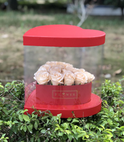 Boîte d'emballage de mariage en PVC en forme de cœur avec fleurs roses et satin
