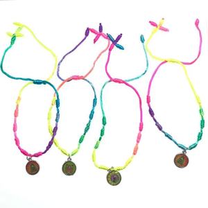 Pulsera <span class=keywords><strong>de</strong></span> Rosario con Cuentas <span class=keywords><strong>de</strong></span> Cuerda Anudada <span class=keywords><strong>de</strong></span> Colores Arcoíris, Diseño Mixto, Amuleto <span class=keywords><strong>de</strong></span> la <span class=keywords><strong>Virgen</strong></span> <span class=keywords><strong>de</strong></span> <span class=keywords><strong>Guadalupe</strong></span> para Bebé - Ajustable y Unisex - Product Image 3