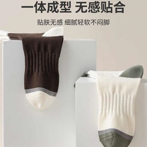 Crew Socks Mid-Calf Breathable Sweat Absorbent Casual Sport Socks For Men Women Daily Wear Color Blocking Design - Product Image 3