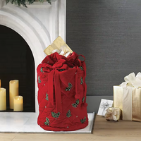 Sac de Noël matelassé motif houx et baies, rouge et vert, avec broderie et pompon vert, sacs du Père Noël rouges